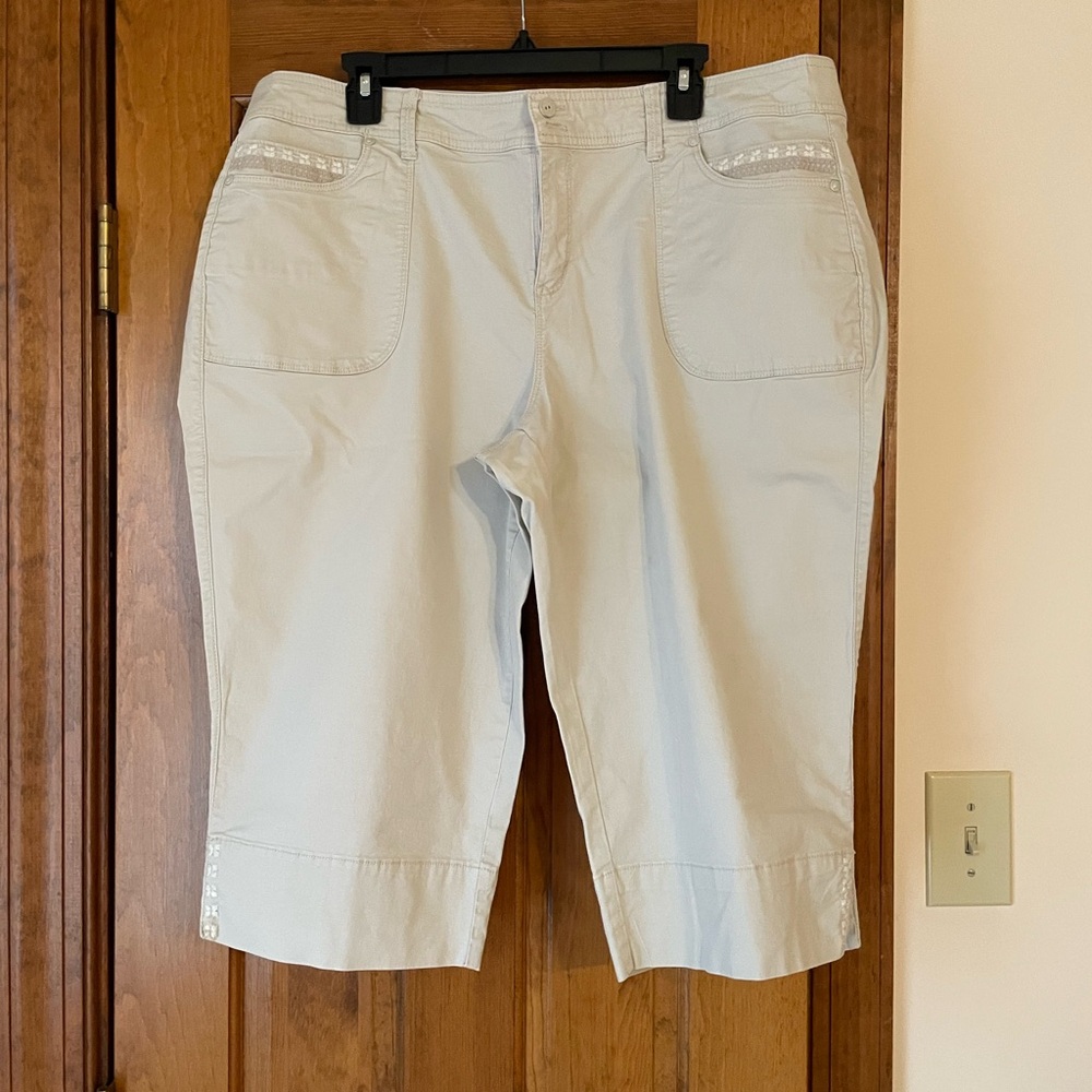 Gloria Vanderbilt Gray Bermuda Shorts Classic Style